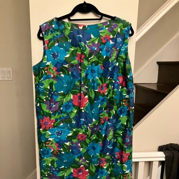 Hawaiian Dress, but Subtle (and Plus) - Picture 1 of 4